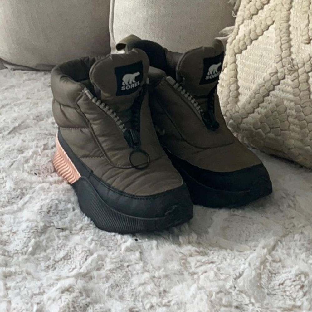 Sorel Black and Brown Quilted Winter Boots